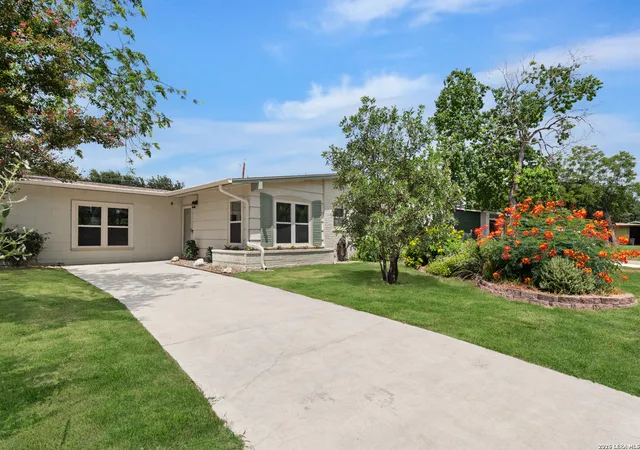 Photo 2 of Sale Pending at 107 Shropshire Dr, San Antonio, TX 78217 | MLS# 1995843 | Listing updated on 2026-08-15