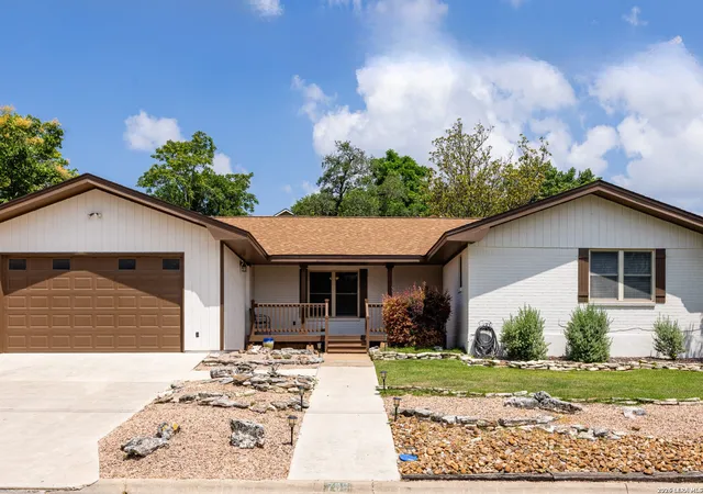 Homes for sale in Kerrville, TX | 708 Mockingbird Lane, Kerrville, TX 78028 | MLS# 1995877