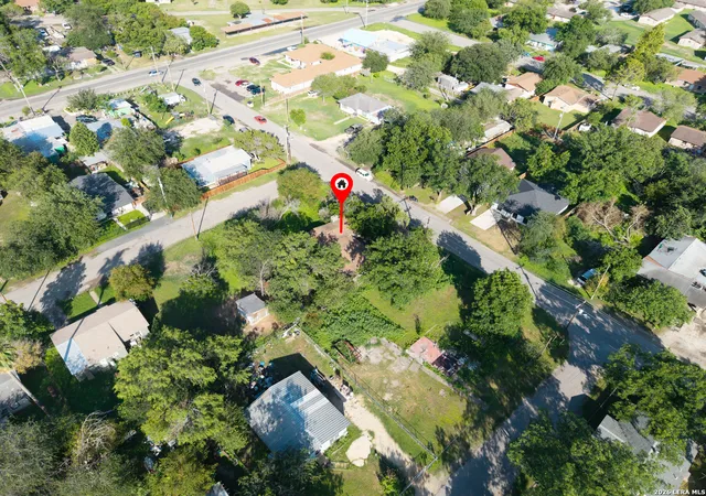 4th image of 704 Cargile St, Uvalde, TX 78801 | MLS# 1995880