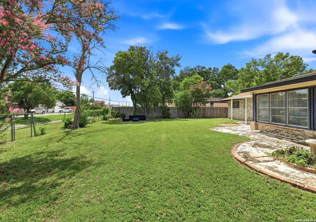 Photo 1 of Single family home for sale at 418 Crestwind Dr, Windcrest, TX 78239 | MLS# 1995909 | Listing updated on 2026-10-13