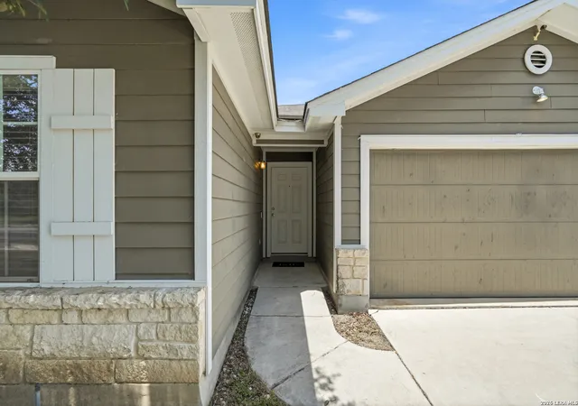 Photo 4 of Single family home for sale at 831 Six Iron, San Antonio, TX 78221 | MLS# 1995939 | Listing updated on 2026-09-17