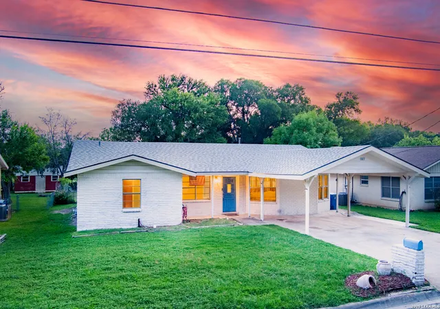 Homes for sale in Kerrville, TX | 1107 Donna Kay Dr, Kerrville, TX 78028 | MLS# 1995960