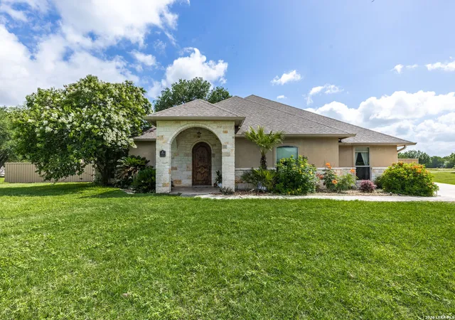Photo 1 of Single family home for sale at 110 Sandpiper Ln, Mc Queeney, TX 78123 | MLS# 1995969 | Listing updated on 2026-10-06