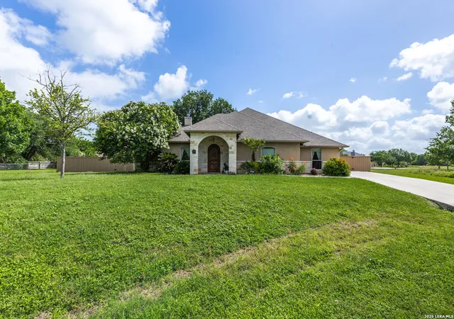 Photo 2 of Single family home for sale at 110 Sandpiper Ln, Mc Queeney, TX 78123 | MLS# 1995969 | Listing updated on 2026-10-06