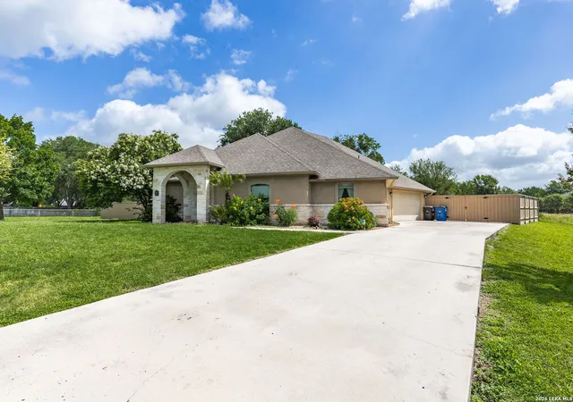 Photo 3 of Single family home for sale at 110 Sandpiper Ln, Mc Queeney, TX 78123 | MLS# 1995969 | Listing updated on 2026-10-06