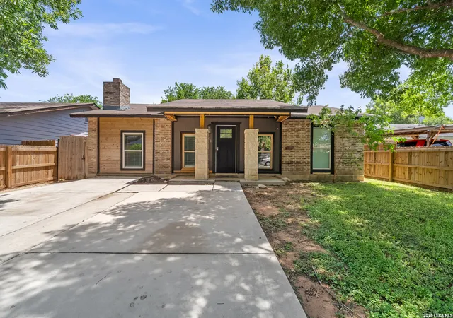 Photo 2 of Single family home for sale at 6750 Paradise Oak Dr, San Antonio, TX 78227 | MLS# 1995983 | Listing updated on 2026-08-09
