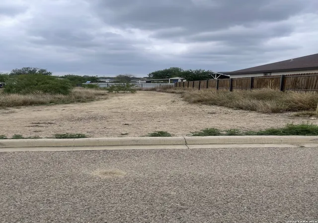 4th image of 2522 De Leon Dr, Eagle Pass, TX 78852 | MLS# 1996007