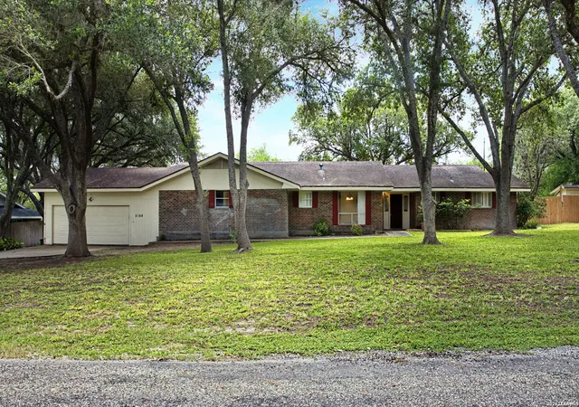 Homes for sale in Beeville, TX | 5164 Star Trek Dr, Beeville, TX 78102 | MLS# 1996016