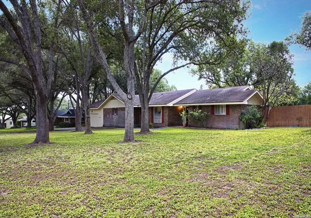 Homes for sale in Beeville, TX | 5164 Star Trek Dr, Beeville, TX 78102 | MLS# 1996016