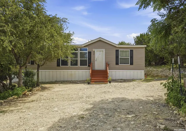 Photo 2 of Single family home for sale at 327 Lost Antler Dr, Canyon Lake, TX 78133 | MLS# 1996120 | Listing updated on 2026-09-11