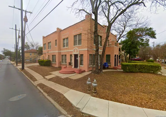 2nd image of 400 W Lynwood Ave, San Antonio, TX 78212 | MLS# 1996134