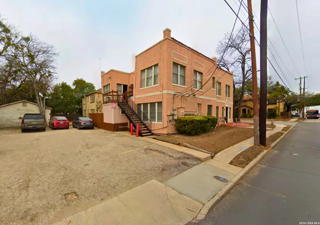 Photo 3 of Multi family home for sale at 400 W Lynwood Ave, San Antonio, TX 78212 | MLS# 1996134 | Listing updated on 2026-09-09