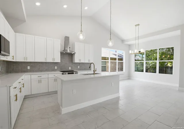 Photo 4 of Single family home for sale at 11318 Lisbon Dr, San Antonio, TX 78213 | MLS# 1996159 | Listing updated on 2026-08-16
