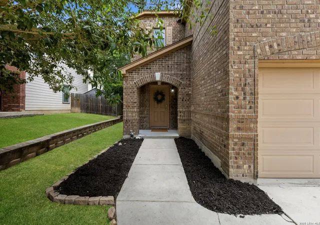 Homes for sale in Cibolo, TX | 5747 Columbia Dr, Cibolo, TX 78108 | MLS# 1996240