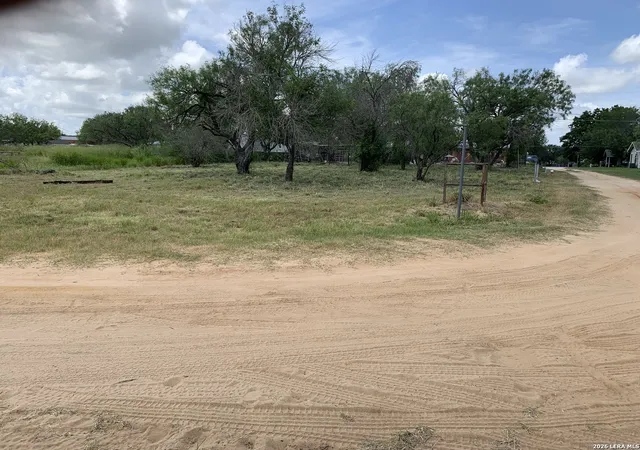 5th image of 319 Karen Kourt, Devine, TX 78016 | MLS# 1996267