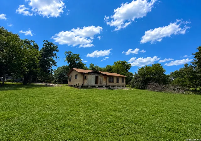 Homes for sale in Hondo, TX | 1201 Avenue J, Hondo, TX 78861 | MLS# 1996279