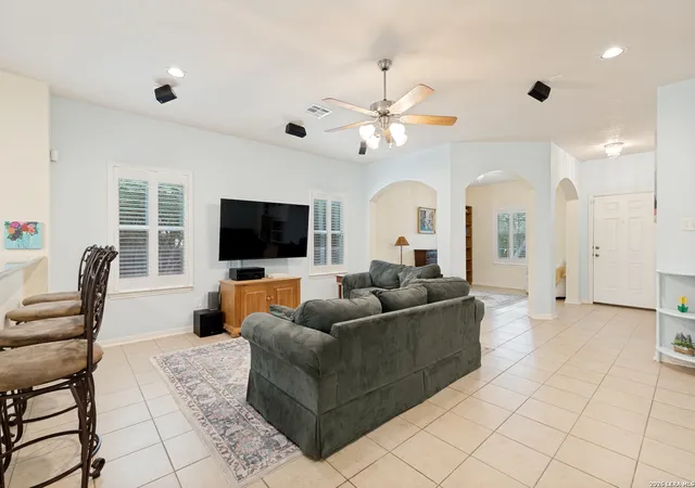 Photo 3 of Single family home for sale at 422 Weatherby Dr, Spring Branch, TX 78070 | MLS# 1996304 | Listing updated on 2026-09-03
