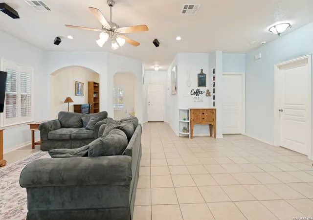 Photo 4 of Single family home for sale at 422 Weatherby Dr, Spring Branch, TX 78070 | MLS# 1996304 | Listing updated on 2026-10-13