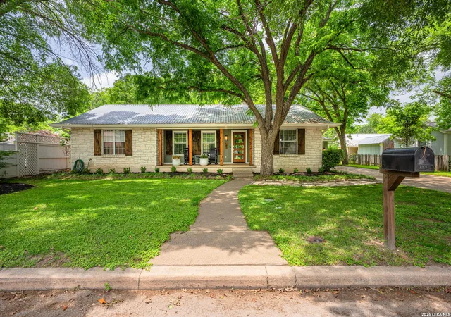 Homes for sale in Fredericksburg, TX | 506 N Lincoln St, Fredericksburg, TX 78624 | MLS# 1996317