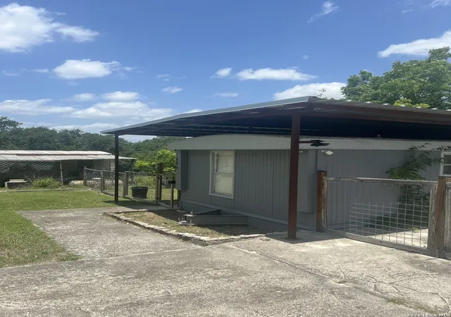 2nd image of 496 Glenn Dr, Canyon Lake, TX 78133 | MLS# 1996345