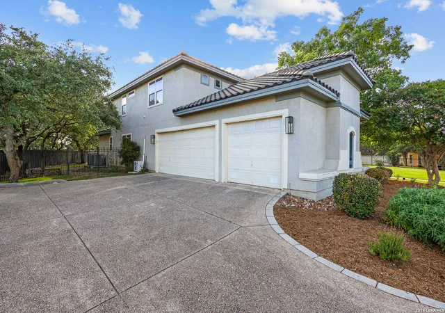 3rd image of 211 Champion Hvn, San Antonio, TX 78258 | MLS# 1996351