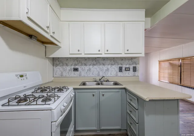 4th image of 703 S Baylor, Cotulla, TX 78014 | MLS# 1996387
