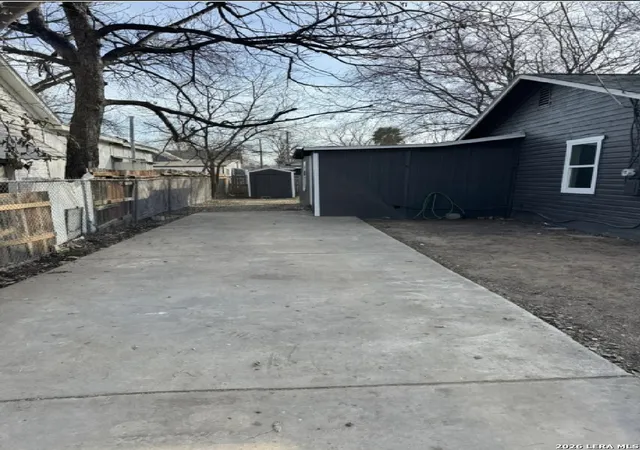 Photo 3 of Single family home for sale at 142 Eddie Wessley St, San Antonio, TX 78207 | MLS# 1996427 | Listing updated on 2026-07-11