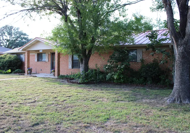 Homes for sale in Pleasanton, TX | 1204 W Goodwin St, Pleasanton, TX 78064 | MLS# 1996487