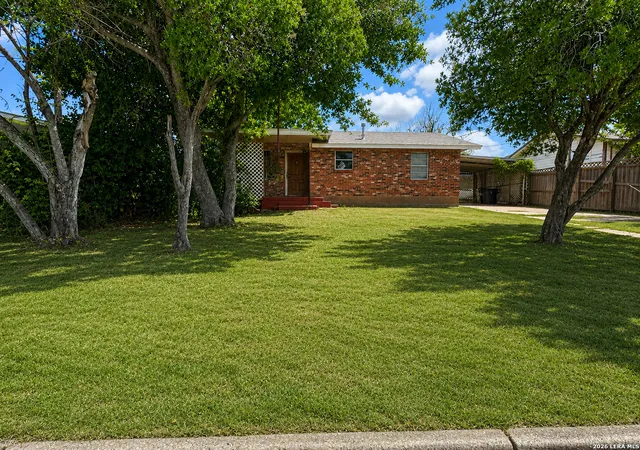Homes for sale in Floresville, TX | 1206 S 2nd St, Floresville, TX 78114 | MLS# 1996488