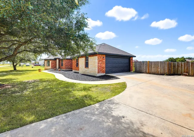 Homes for sale in Lytle, TX | 1860 County Road 6710, Lytle, TX 78052 | MLS# 1996532