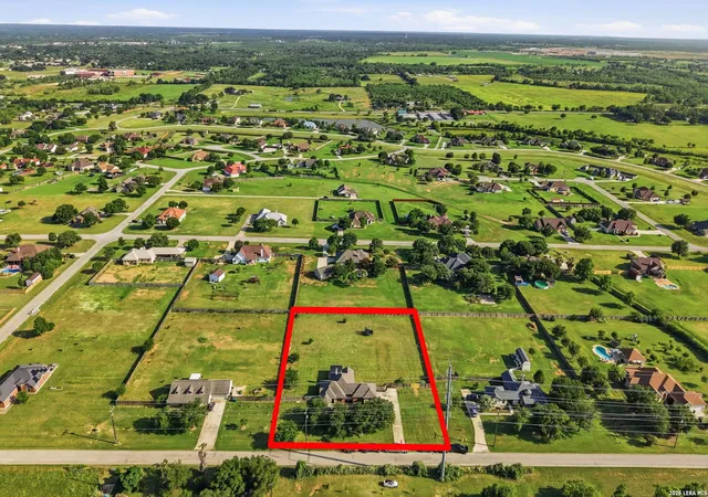 Homes for sale in Lytle, TX | 1860 County Road 6710, Lytle, TX 78052 | MLS# 1996532