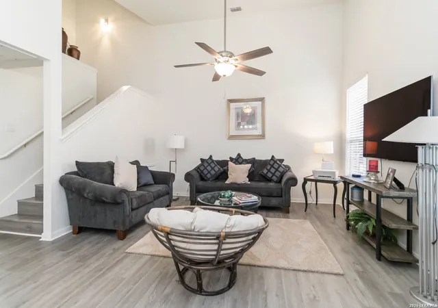 Listing Photo 4 - Condo for sale in building located at 74 Chapel Hl Cir, San Antonio, TX 78240 - Unit #74