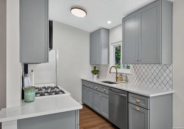 Photo 4 of Sale Pending at 8020 Orchard Bnd, San Antonio, TX 78250 | MLS# 1996585 | Listing updated on 2026-08-17
