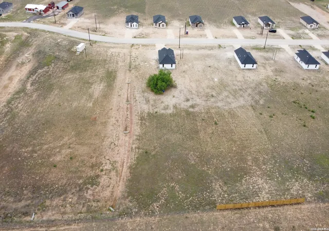 Photo 2 of Single family home for sale at 116 Camino Verde Ct, La Vernia, TX 78121 | MLS# 1996621 | Listing updated on 2026-08-25