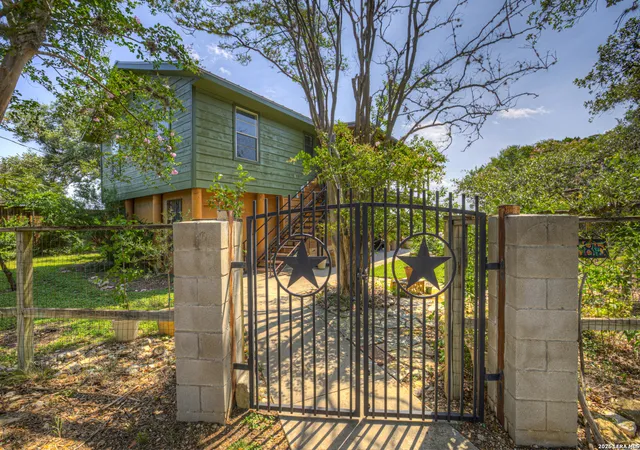 2nd image of 785 Park Shores, Canyon Lake, TX 78133 | MLS# 1996642