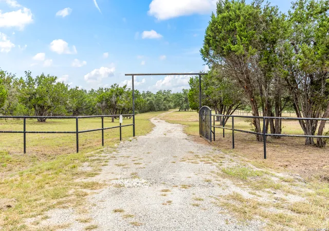 2nd image of 796 N Stallion Estates Dr, Spring Branch, TX 78070 | MLS# 1996665