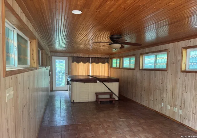 2nd image of 2204 Edison Dr, San Antonio, TX 78201 | MLS# 1996686
