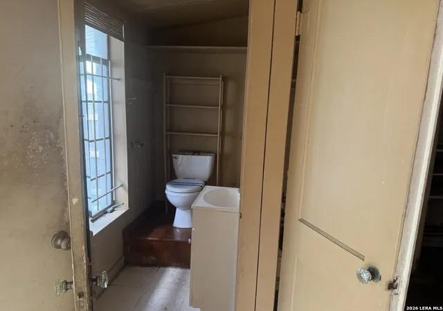 5th image of 2204 Edison Dr, San Antonio, TX 78201 | MLS# 1996686