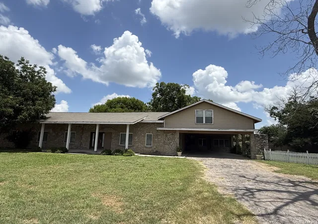 Homes for sale in Three Rivers, TX | 100 Hazel Ave, Three Rivers, TX 78071 | MLS# 1996688