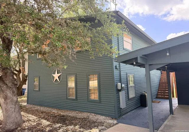 Photo 2 of Single family home for sale at 2136 Canyon Lake Dr, Canyon Lake, TX 78133 | MLS# 1996689 | Listing updated on 2026-07-12