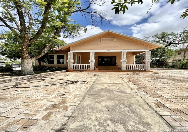 2nd image of 1096 Avenue A, Eagle Pass, TX 78852 | MLS# 1996739