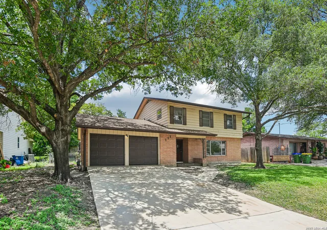 Photo 2 of Sale Pending at 111 Hannasch Dr, San Antonio, TX 78213 | MLS# 1996740 | Listing updated on 2026-09-12