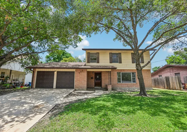 Photo 3 of Sale Pending at 111 Hannasch Dr, San Antonio, TX 78213 | MLS# 1996740 | Listing updated on 2026-09-12