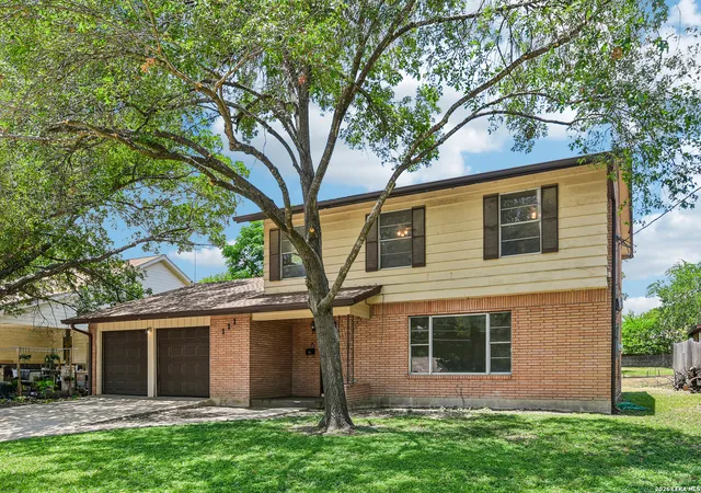 Photo 4 of Sale Pending at 111 Hannasch Dr, San Antonio, TX 78213 | MLS# 1996740 | Listing updated on 2026-09-12
