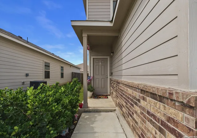 Photo 4 of Single family home for sale at 2407 Pink Pearl Dr, San Antonio, TX 78224 | MLS# 1996752 | Listing updated on 2026-08-02