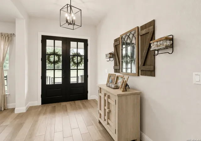 Photo 3 of Sale Pending at 125 White Oak Trl, Boerne, TX 78006 | MLS# 1996775 | Listing updated on 2026-09-15