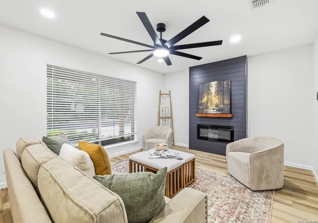 Photo 4 of Sale Pending at 5311 Chancellor St, San Antonio, TX 78229 | MLS# 1996787 | Listing updated on 2026-09-10
