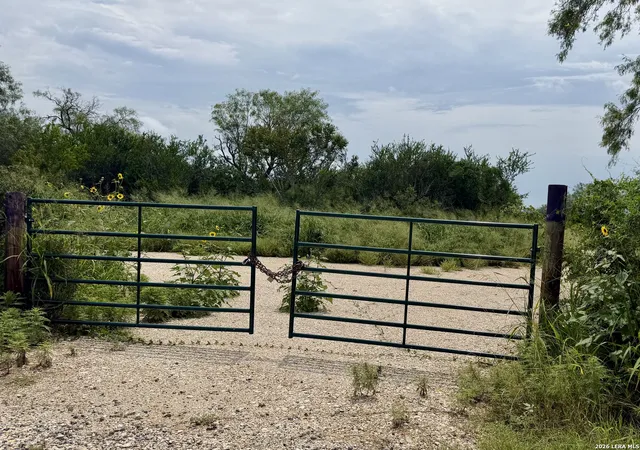4th image of 2018 Strawberry City Rd, Poteet, TX 78065 | MLS# 1996796