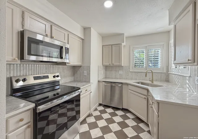 Photo 3 of Sale Pending at 1410 Giselle Ln, San Antonio, TX 78232 | MLS# 1996816 | Listing updated on 2026-08-18
