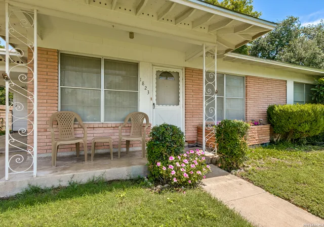 Photo 3 of Sale Pending at 1823 Mccauley, San Antonio, TX 78224 | MLS# 1996842 | Listing updated on 2026-09-05